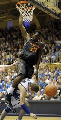 dwayne+collins+dunks+on+greg+paulus.jpg