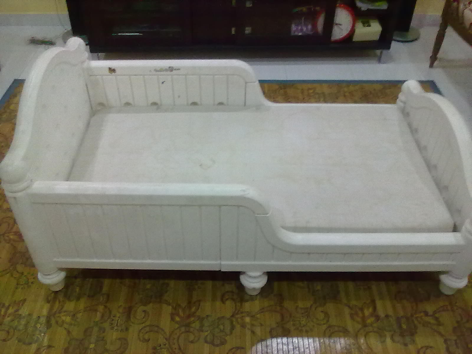 MyBundleToys GRACO White Toddler Bed