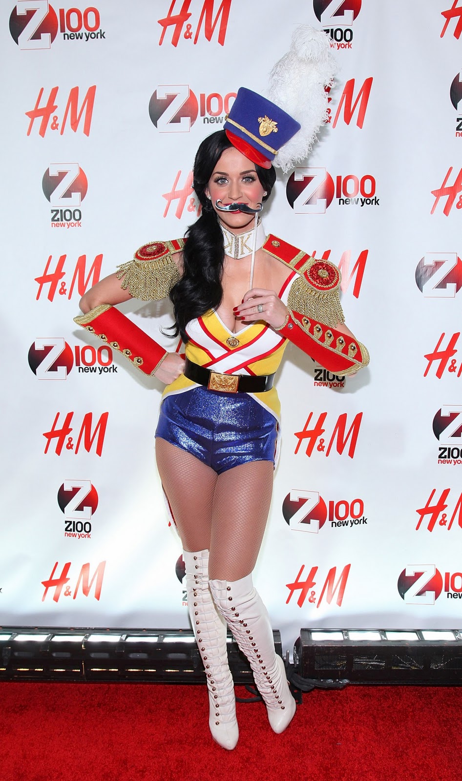 Hollywood String Bikini Katy Perry Z100′s Jingle Ball 2010