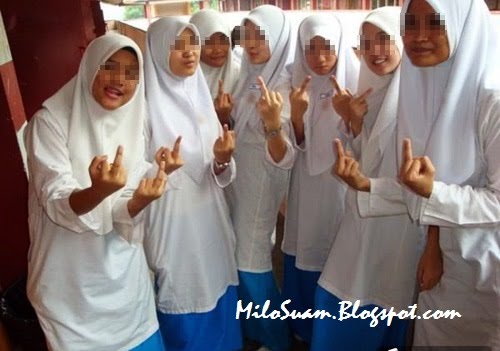 Budak Sekolah Bertudung Yang Terlampau