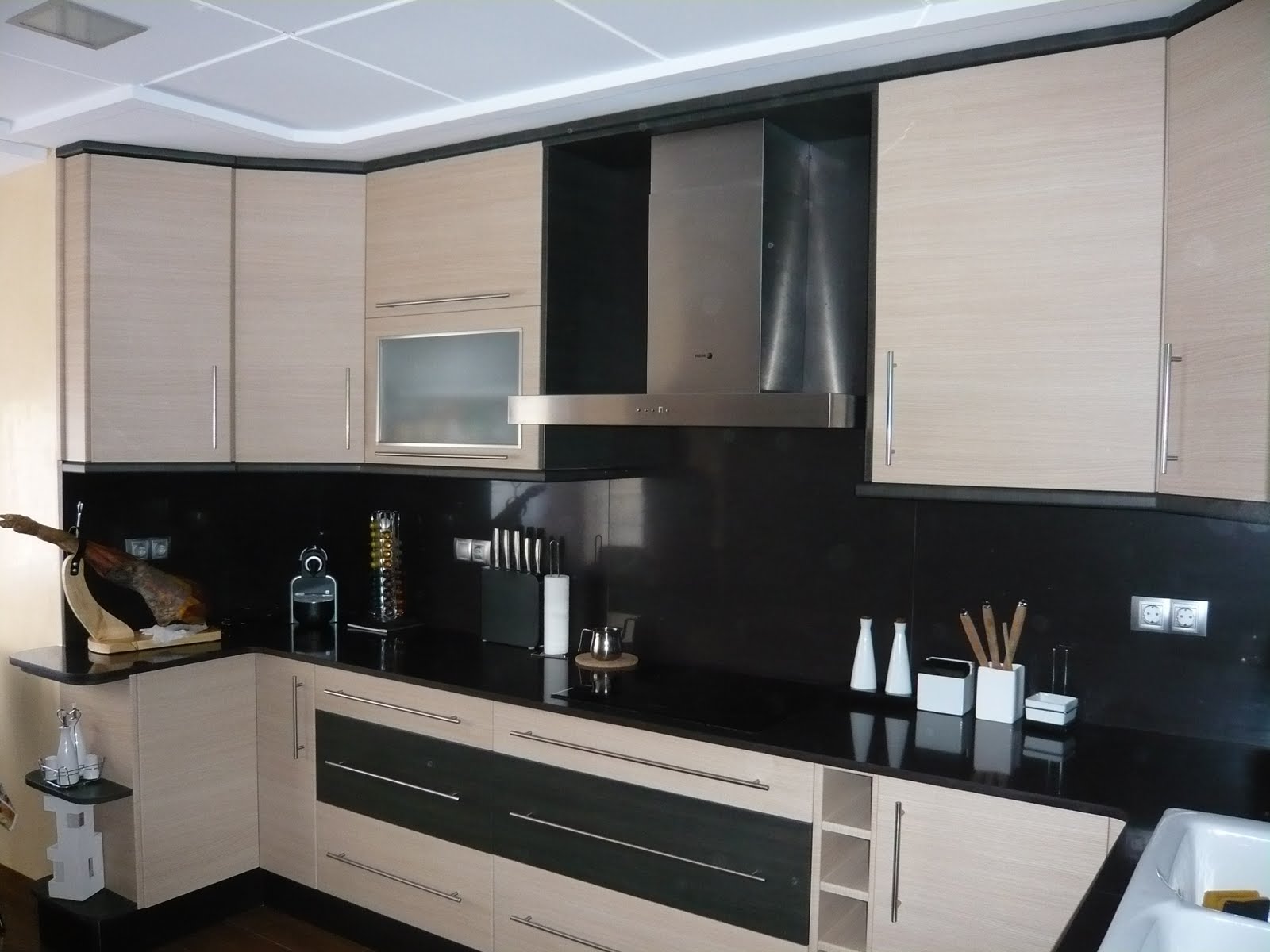 REUSCUINA: Cocina de formica en 2 colores