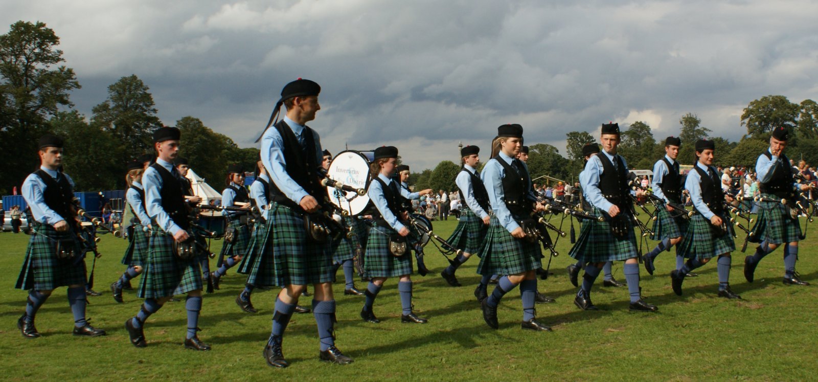 [Photograph+Pipe+Bands+On+The+March+Perth+Scotland+03.jpg]