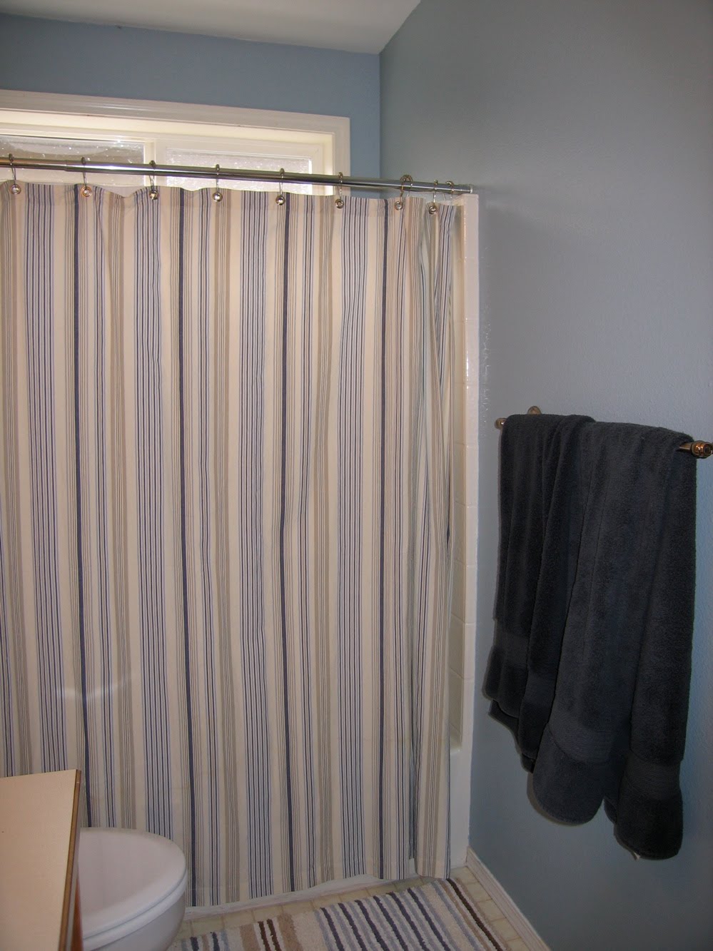 Handy Honey: Board and Batten Bathroom