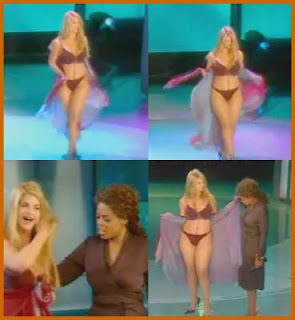 Sexy Kirstie Alley coming covered brown bikini while she coming and opened the bikini in Oprah show with Oprah Winfrey Hot image