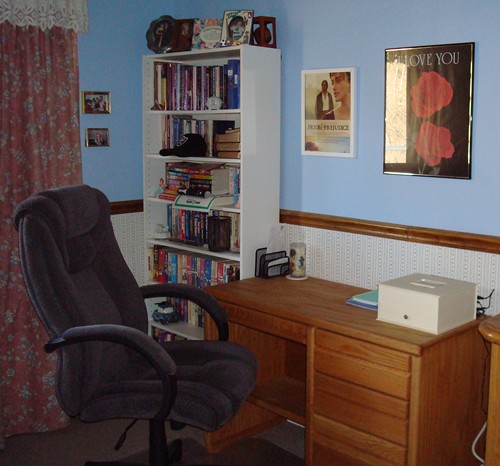 [Desk+area+SLathan.jpg]