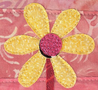 daisy doodle quilted wall hanging