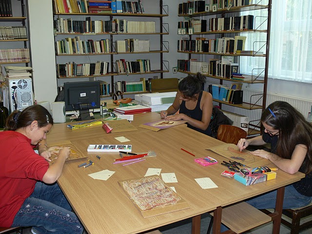 Alkotóműhely a könyvtárban