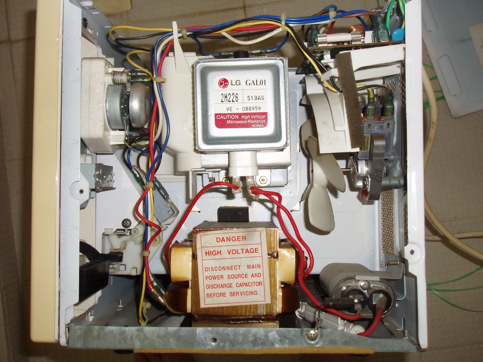 Home Electronics Review Vintage General Electric 1200W Microwave Oven