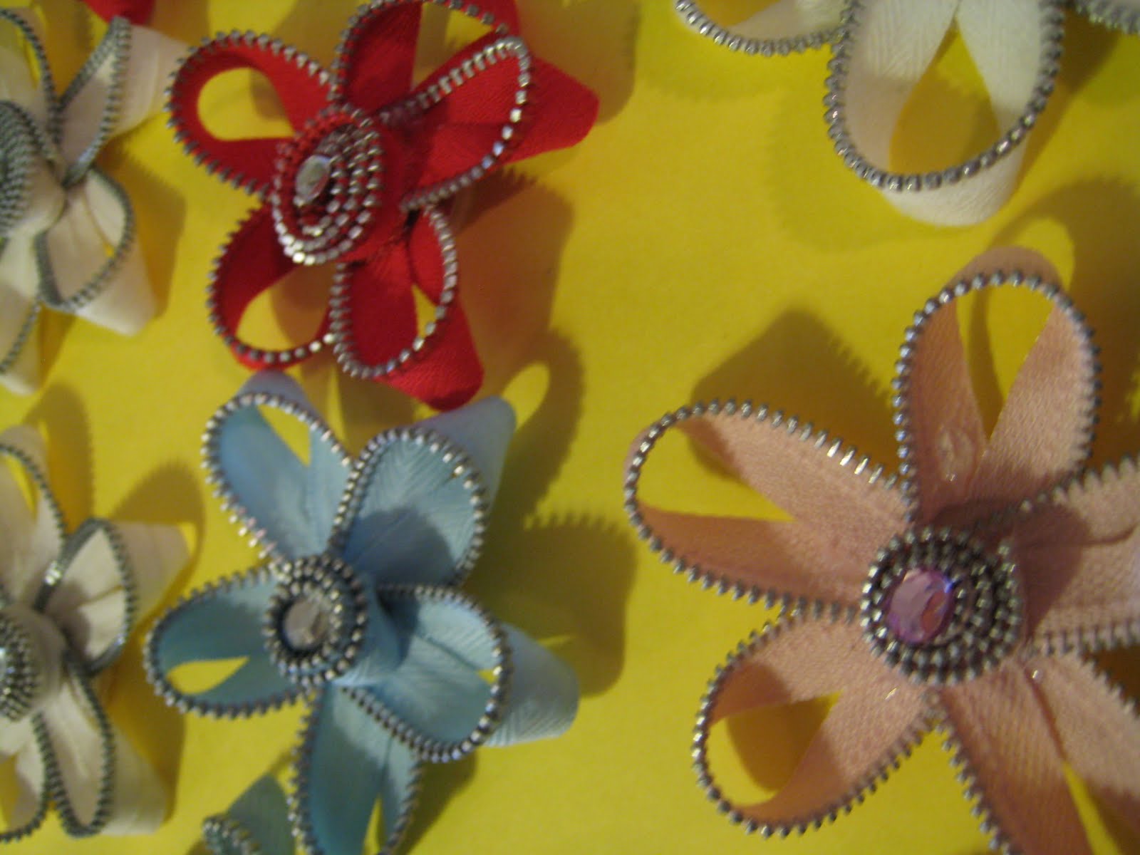 The Davis Dialogues Zippers Galore a tutorial for yet another flower