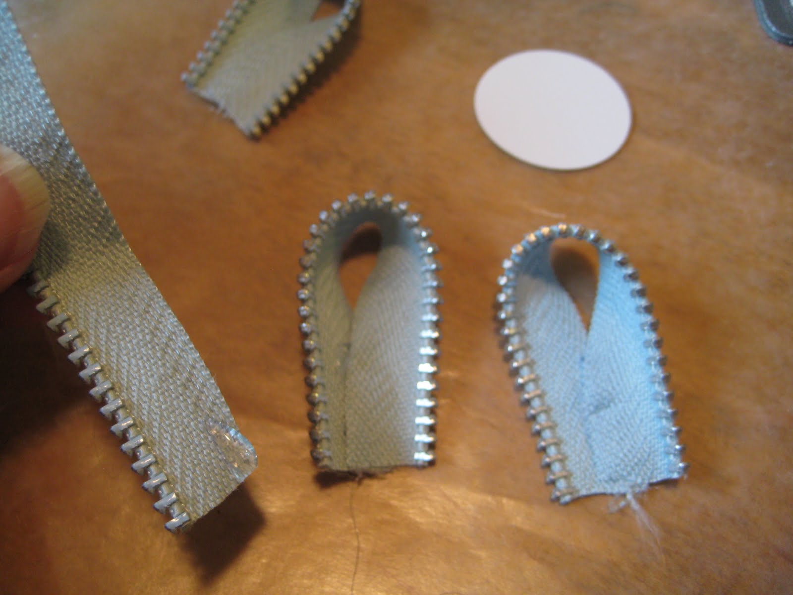 The Davis Dialogues Zippers Galore a tutorial for yet another flower