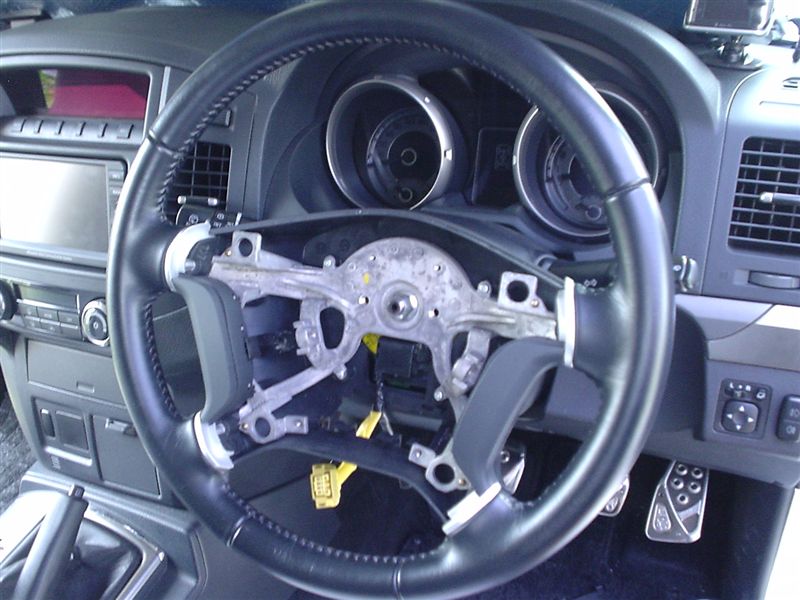 Частичная разборка руля. Цель: восстановить подсветку кнопок. Mitsubishi Pajer
