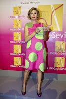 MODA DE SEVILLA  entrega a la diseñadora el premio 'Dedicacion a la Moda 2010'