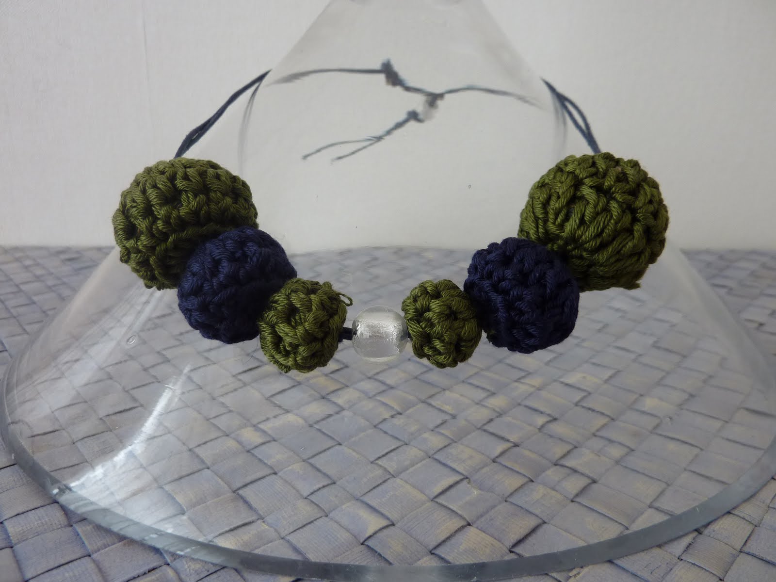 Des Amies Bijoux Yarn Jewelry Crocheted beads necklace, green and navy