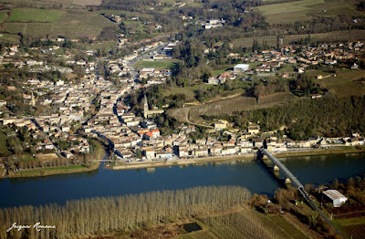 Vue aérienne de la commune de Langoiran
