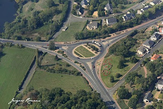 vue aérienne d'un carrefour giratoire sur la commune de Thouars