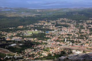 vue aérienne de la commune de Biganos en Gironde