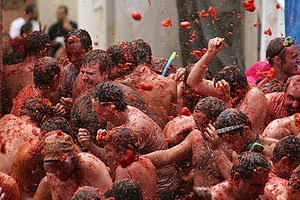 [300px-Tomatina.jpg]