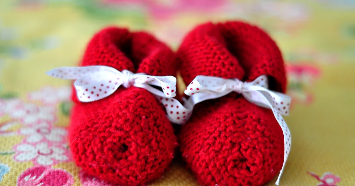 Aesthetic Nest: Knitting: Red Wrap Baby Cardigan and Booties with Bow