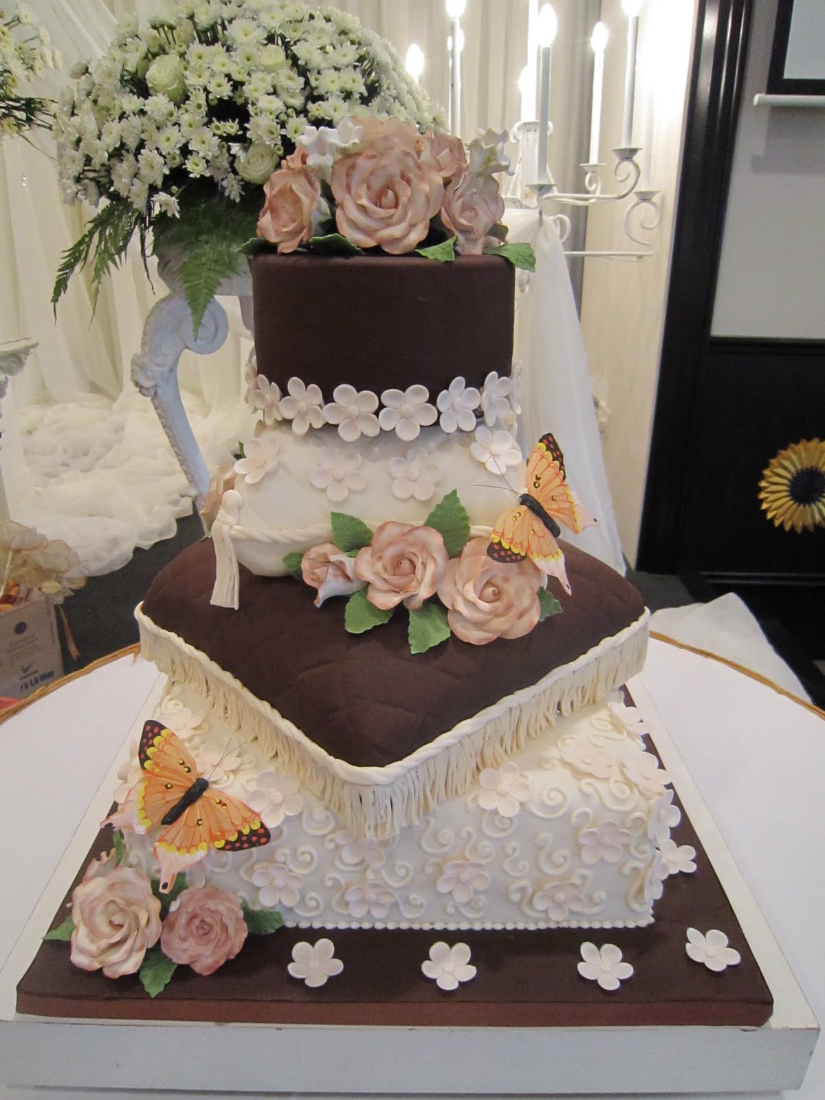 Sugarlicious & Sugarcraft By Naz Hashim Pillow Wedding cake