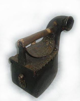 Угольный утюг