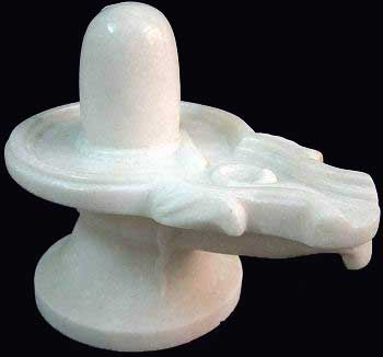 O sculptura in forma de penis a fost expusa in Piata Revolutiei | La zi pe Metropotam