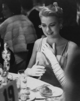 [grace+kelly+gloves.jpg]