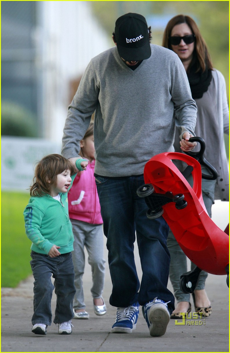 Miniature celebrity!: MAX LIRON BRATMAN