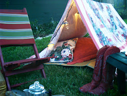 Ash Tree Cottage: Cozy & Red Backyard Camping