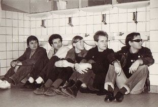 [A-230933-1165530236.jpg]