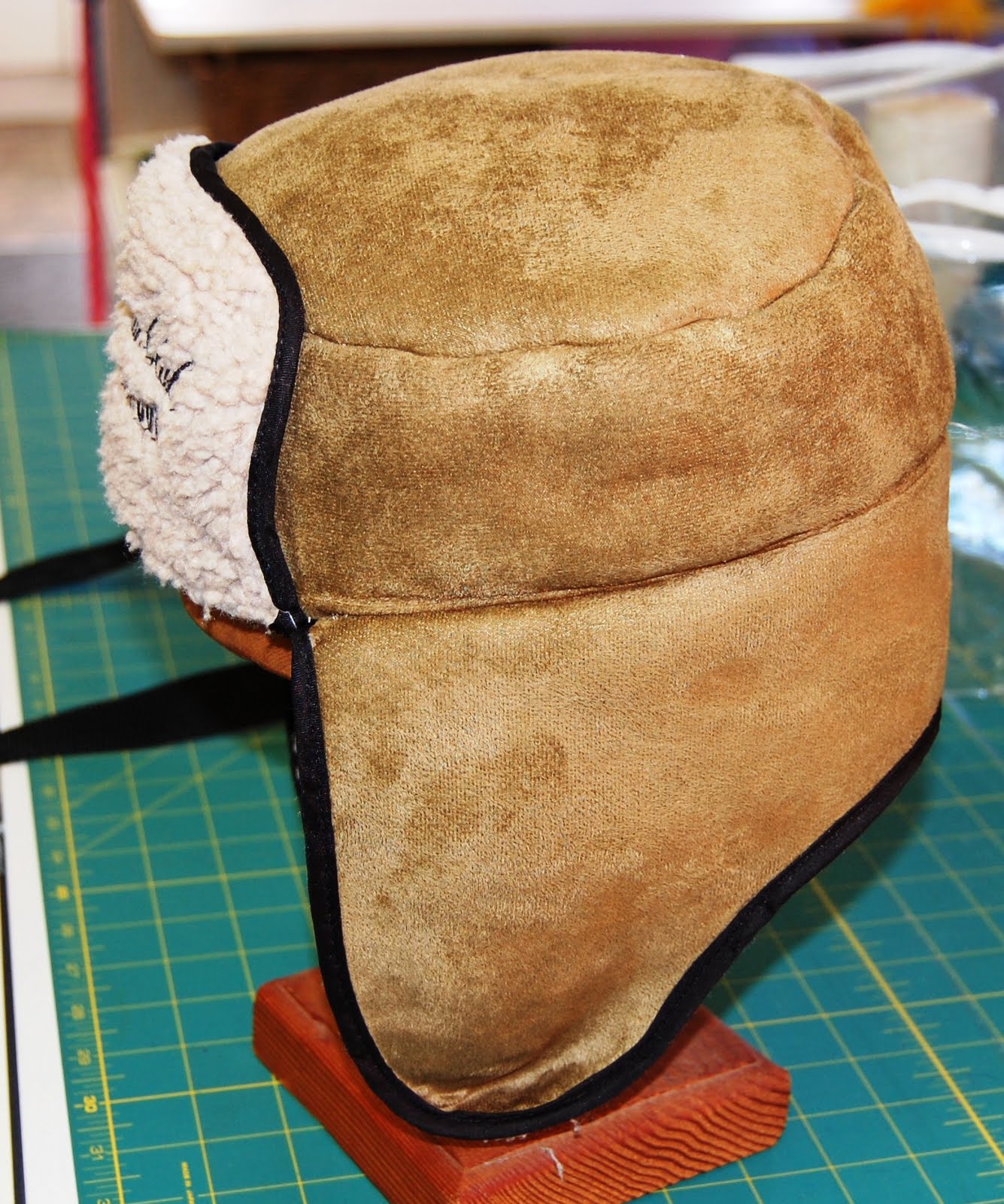 and sew it seams ........: Ear Flap Hat