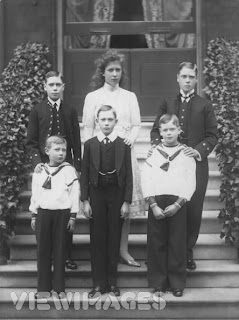 Princess Mary, with siblings, 1910
