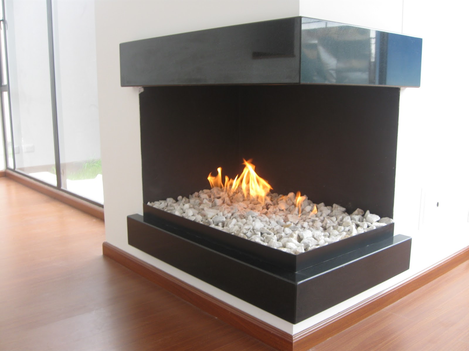 INDUSTRIAS UNIDAS: CHIMENEAS A GAS, ETANOL Y TRADICIONAL, ENCHAPES Y