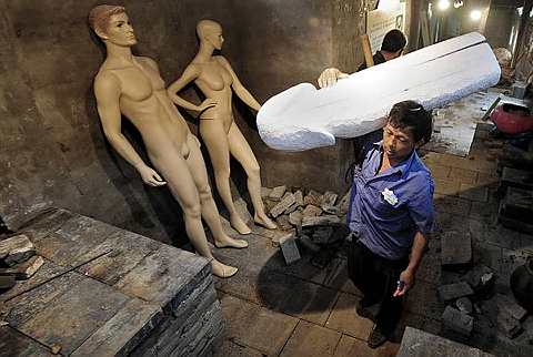 [Visitors+try+5.jpg]