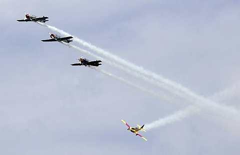 [Spanish+Air+Force+Harrier+jet+performs5.jpg]