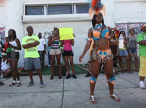 [dancer+wears+14.jpg]