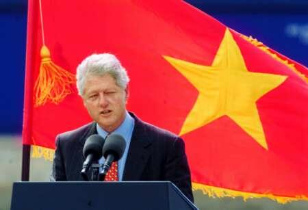 Bill Clinton In Hanoi 2000