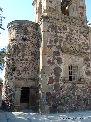 La torre del templo de la Santa Cruz se terminó en el año de 1712