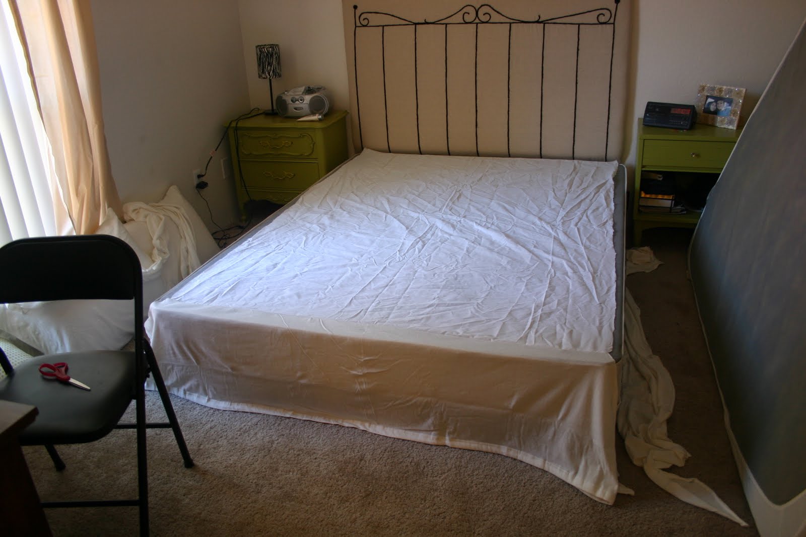 Honeybee Vintage Make a Bedskirt from a Flat Bedsheet