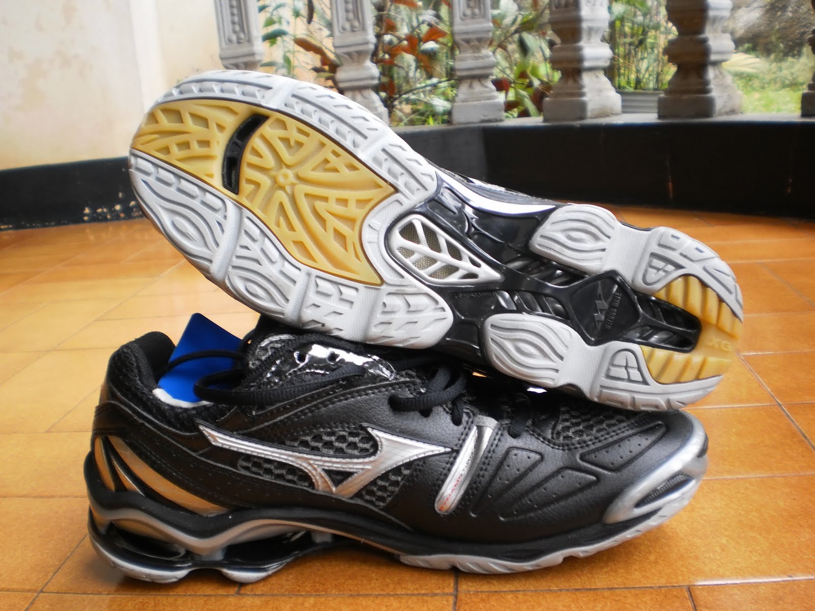 mizuno tornado 6