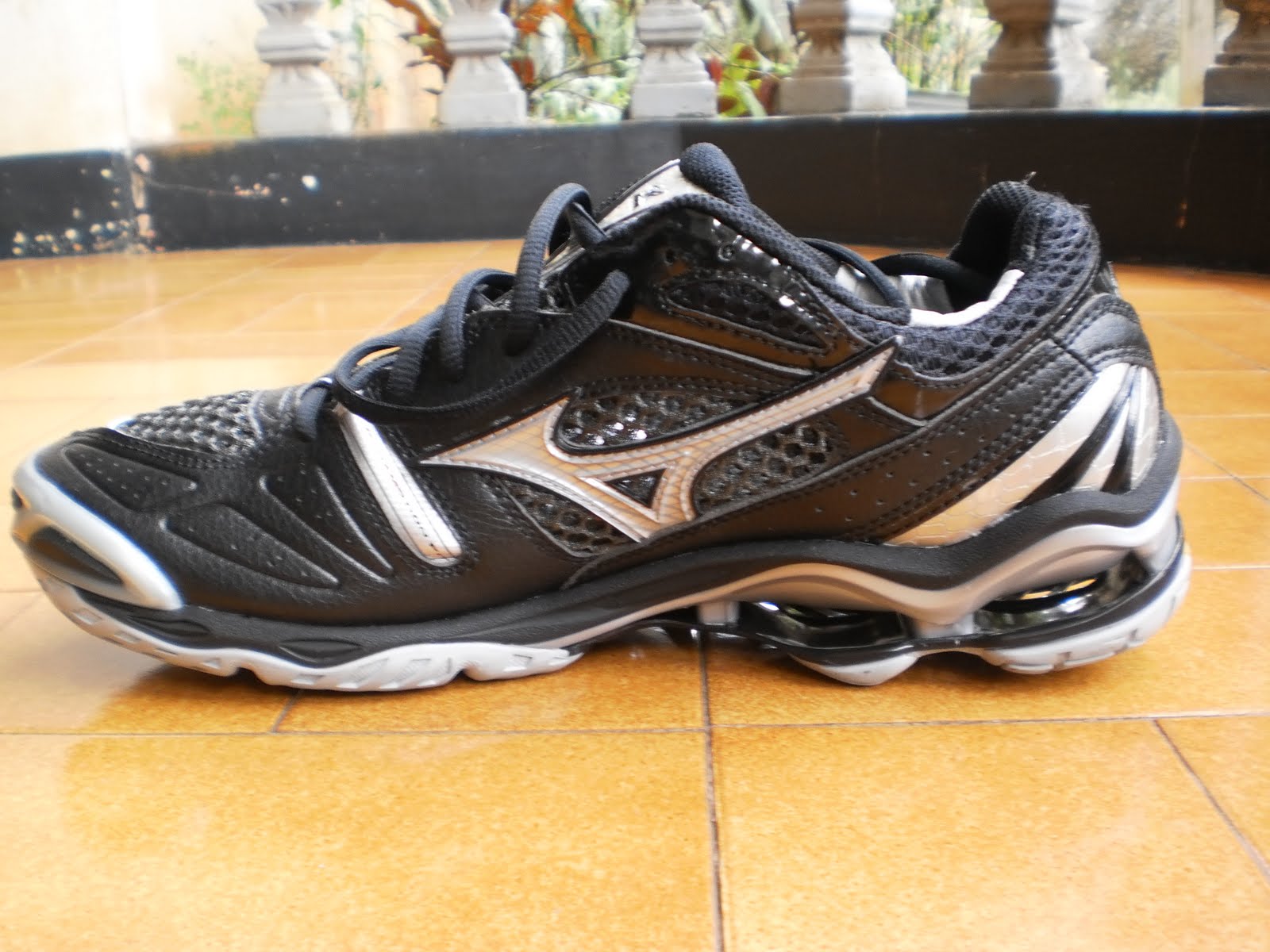mizuno tornado 6