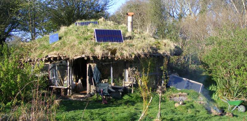 Thatroundhouse-by-WWW.HABITATION-AUTONOME.BLOGSPOT.COM.jpg Thatroundhouse-by-WWW.HABITATION-AUTONOME.BLOGSPOT.COM.jpg