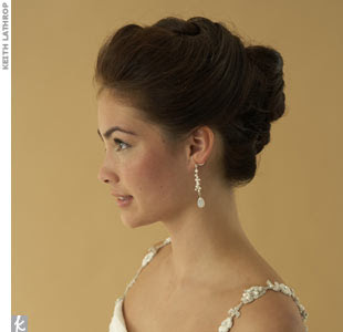 https://3.bp.blogspot.com/_5s1xY_H1Rmc/SAOaBjO_9CI/AAAAAAAAAKc/6vKK9LIBFGg/s320/wedding+braided+bun+updo.jpg