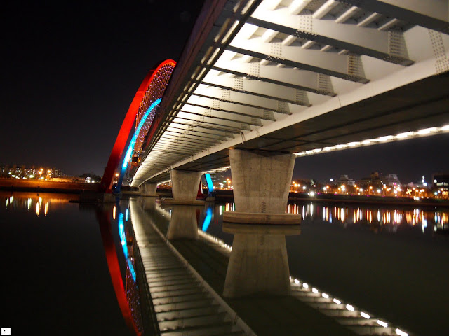 丞丞的知識分享(Sharing My Knowledge for You): 悠遊韓國大田Daejeon Science Expo Bridge
