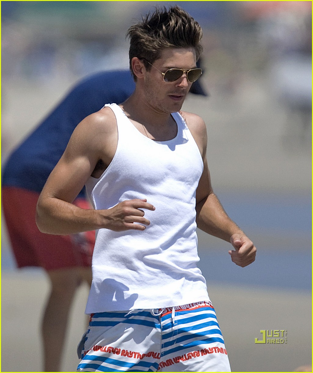 http://3.bp.blogspot.com/_5zib5jYA2yA/TDG1_CjPdbI/AAAAAAAABog/yywOzAAkkhA/s1600/zac-efron-fourth-of-july-vanessa-hudgens-05.jpg