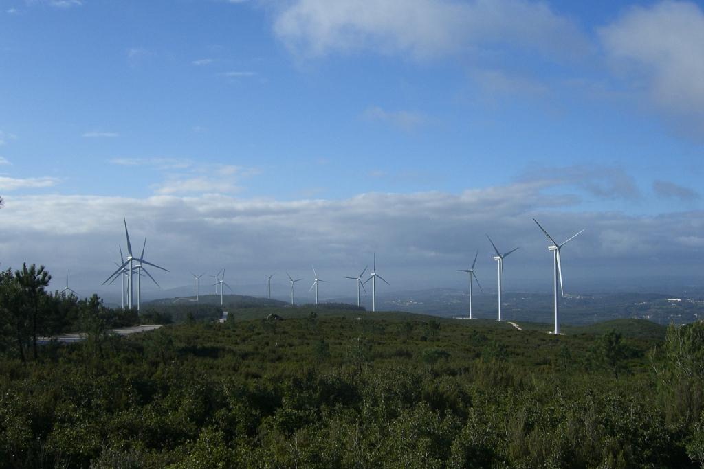 [Parque+eolico+serra+Candeeiros+(1).JPG]