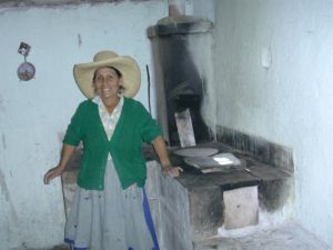 Construyen cocinas para pobladores de Cajabamba