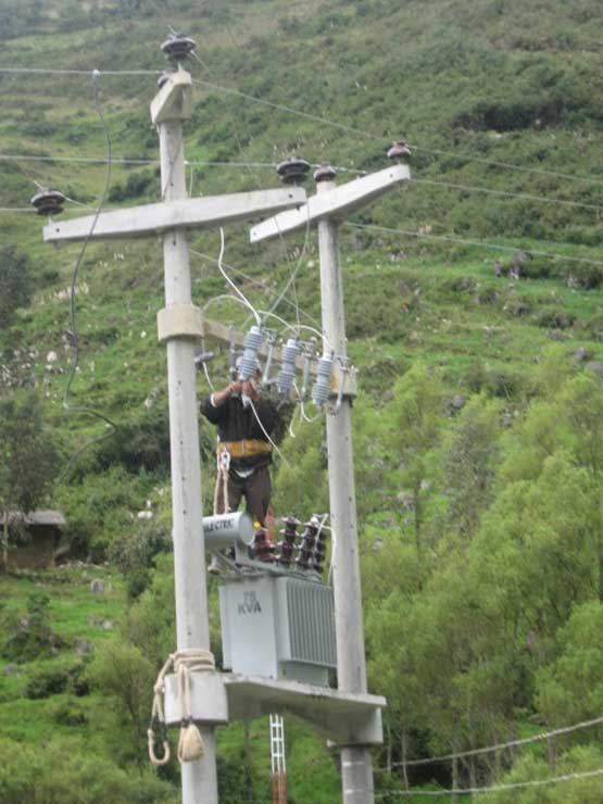Llega electrificación a caseríos de Cajabamba