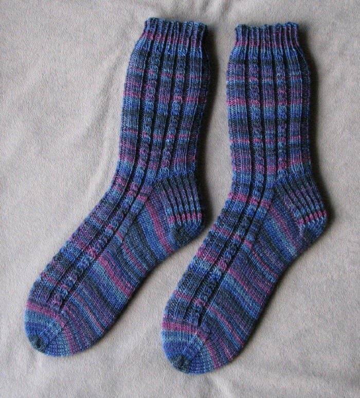 Stitches of Violet: Slightly Twisted Socks and Stitch Pattern