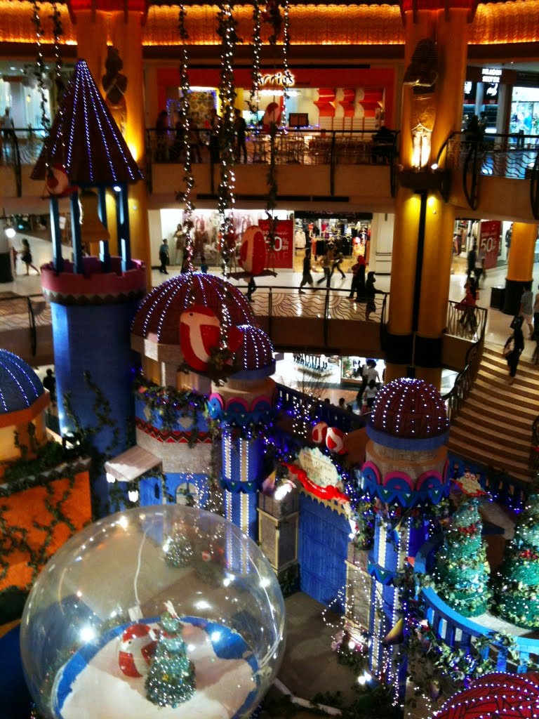 Holiday living hl 42-in lit red door frame bow in the outdoor christmas My Little Black Pot: I love Christmas Decorations!| Entertainment and More!