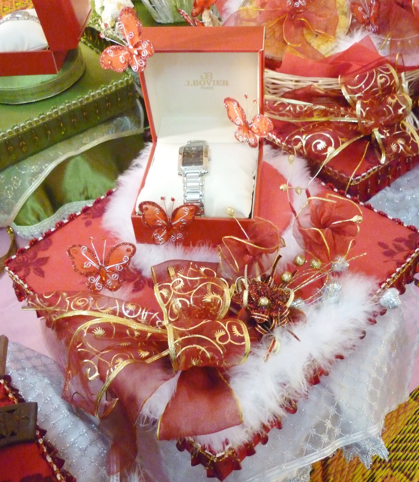 Gubahan Hantaran Tema Merah Dan Gold Untuk Lili & Syah | Laces & Ribbons